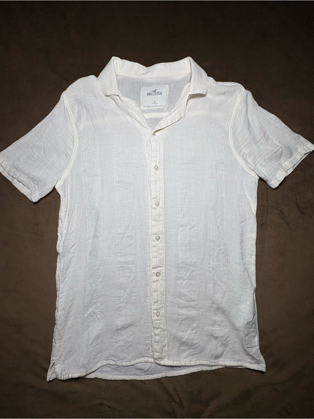 Hollister White Button-Up Shirt - Size Small 🤍